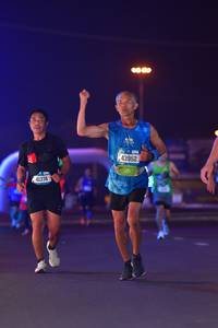 BIB: 41374, 0800, 43952
                            <button type="button" onclick="openModal(21423790)" class="btn btn-primary btn-sm float-right btn-popup" data-toggle="modal" data-target=".modal-high-quality">
                        <i class="fas fa-shopping-cart"></i> Add to Cart
                    </button>
                                            <button type="button" onclick="isThisMe(21423790, true)" class="btn btn-success btn-sm float-right btn-popup btn-isme hidden" data-toggle="tooltip" data-placement="bottom" title="นี่คือรูปของคุณใช่ไหม คลิกที่นี่เพื่อเอาเข้าอัลบั้ม">
                        <i class="fas fa-plus"></i> Add to album
                    </button>
                    <button type="button" onclick="isThisMe(21423790, false)" class="btn btn-warning btn-sm float-right btn-popup btn-isnotme hidden">
                        <i class="fas fa-ban"></i> Remove from album
                    </button>